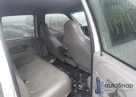 2000 Ford F-350 Lariat/Xl/Xlt z USA, uszkodzony, nr VIN 1FTSW30F4YEA48161